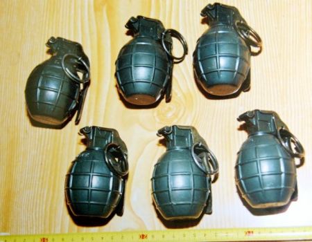 Εξουδετερώθηκαν οκτώ χειροβομβίδες στον Κάλαμο Αττικής