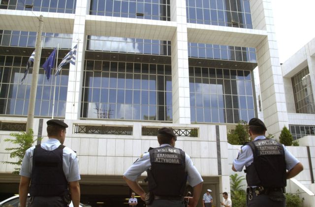 Αστυνομικοί με μισθό αρχηγού