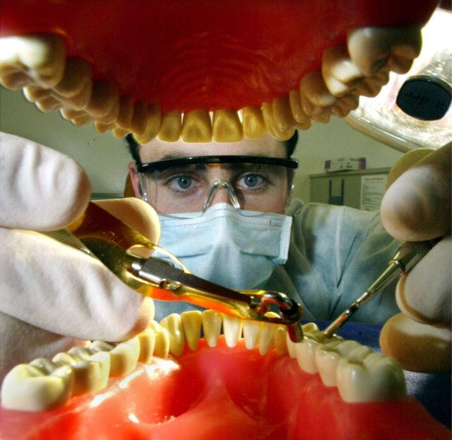 Οδοντίατροι: «Οχι» σε εκμετάλλευση αποθεματικών των Ταμείων τους