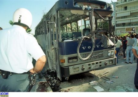 Η βία και οι παραμορφώσεις της ελληνικής κοινωνίας