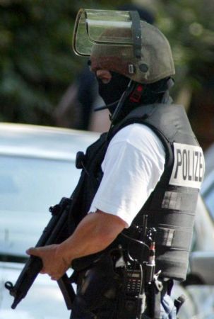 Ένας νεκρός και 3 τραυματίες από πυροβολισμούς σε κλαμπ του Βερολίνου