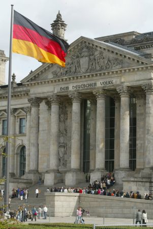 Η Γερμανία μείωσε το δημόσιο χρέος της στα προ του 2011 επίπεδα
