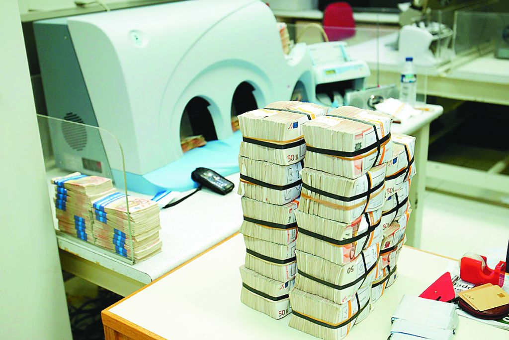 Στο 1,2 δισ. ευρώ το πρωτογενές πλεόνασμα το 5μηνο 2014
