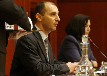 Πόποσκι: Δεν μας συμφέρει να γίνει η Ελλάδα πάρκινγκ προσφύγων-μεταναστών