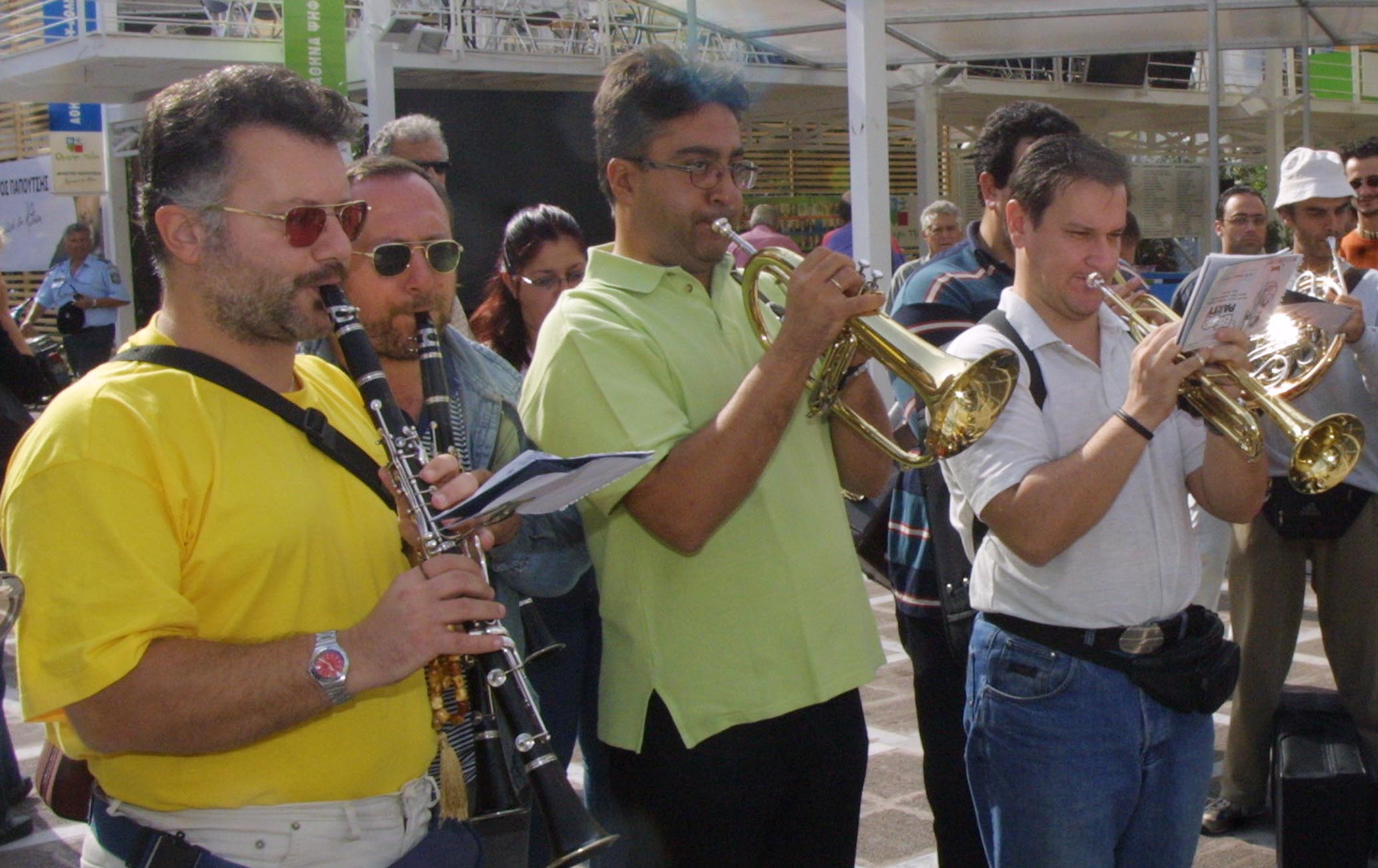 Διαμαρτυρία μουσικών έξω από το υπουργείο Διοικητικής Μεταρρύθμισης