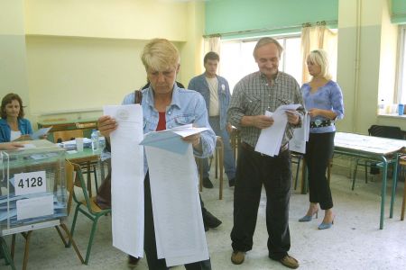 Όλοι οι υποψήφιοι για τις περιφέρειες και τους δήμους – Πλήρης οδηγός