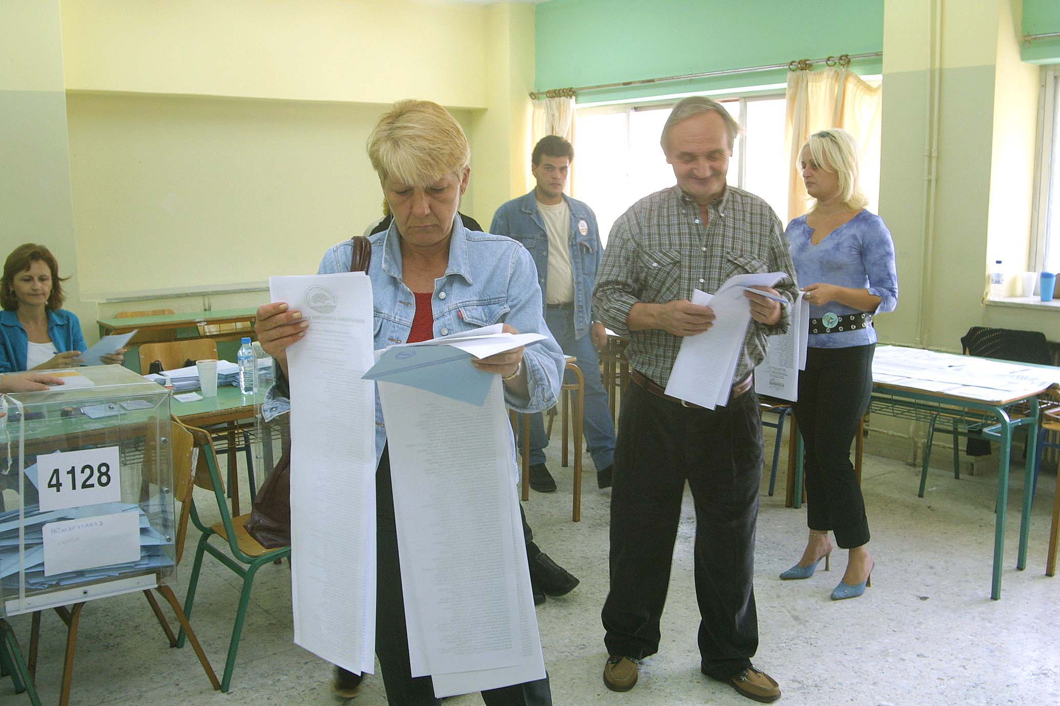 Όλοι οι υποψήφιοι για τις περιφέρειες και τους δήμους – Πλήρης οδηγός
