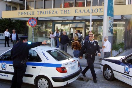 Λάρισα: Δυο άνδρες ζούσαν για ένα μήνα με την νεκρή μητέρα τους