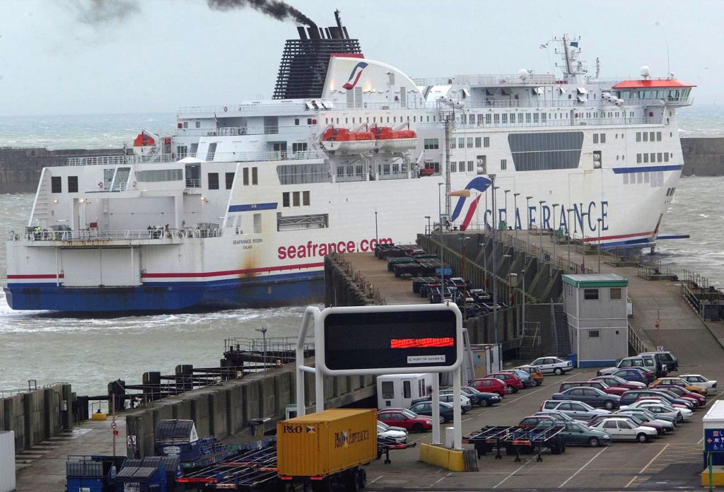 Απόπειρα κατάληψης φέρι – μπόουτ στο Καλαί από δεκάδες μετανάστες