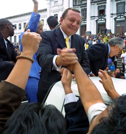 Διαφημιστικό… μήνυμα από τον μεγιστάνα Αλβάρο Νόμποα