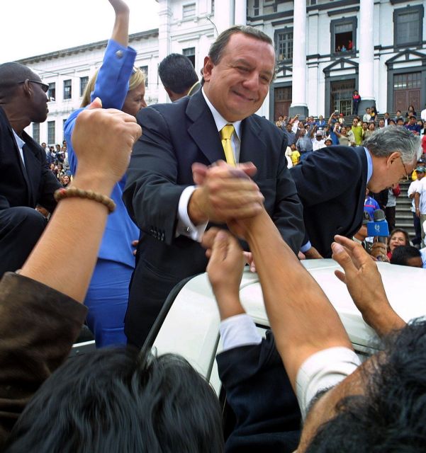 Διαφημιστικό… μήνυμα από τον μεγιστάνα Αλβάρο Νόμποα