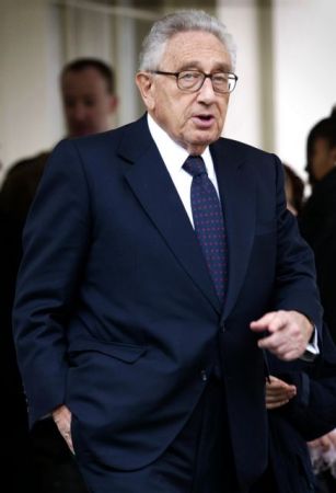 Κίσινγκερ: Κύριοι, προσγειωθείτε