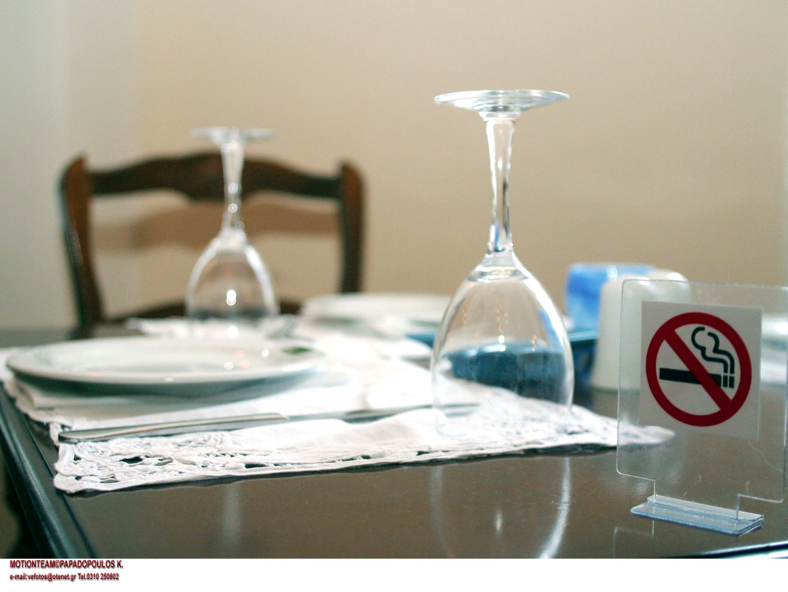 Μειώνεται ο αριθμός των καπνιστών παρά τη χαλαρότητα στους ελέγχους