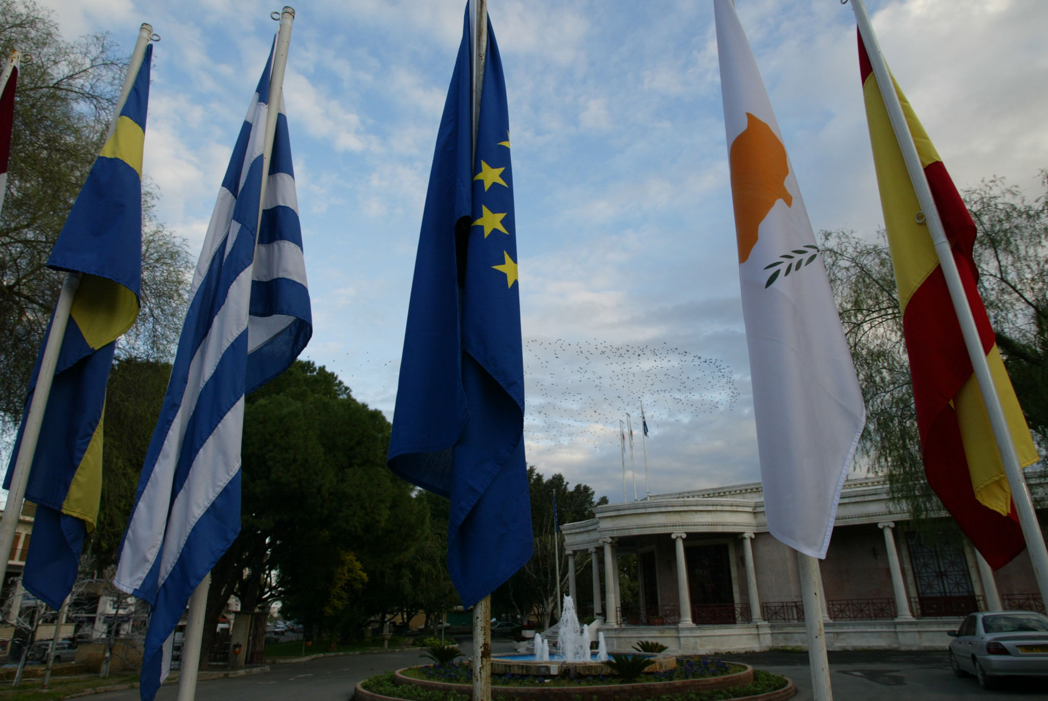 Γιούνκερ: Θα εξετάσουμε άμεσα το αίτημα της Κύπρου για τον Μηχανισμό Στήριξης