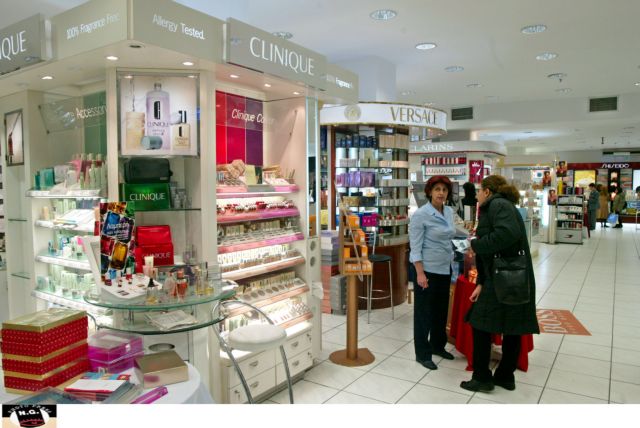 Νεαρή αστυνομικός συνελήφθη για κλοπή καλλυντικών