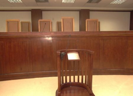 Στο μικροσκόπιο… ενδοοικογενειακή «διαμάχη» για την εξαίρεση δικαστού