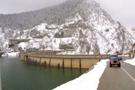 Όχι Τσιρώνη στην πώληση φραγμάτων της ΔΕΗ