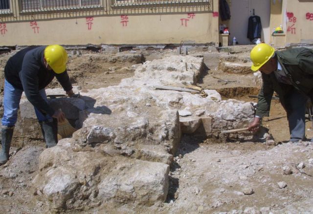 Αρχαίο φέρετρο ανακαλύφθηκε στις ανασκαφές του Δέλτα Φαλήρου