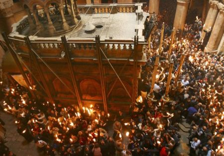 Στην Αθήνα το Αγιο Φως