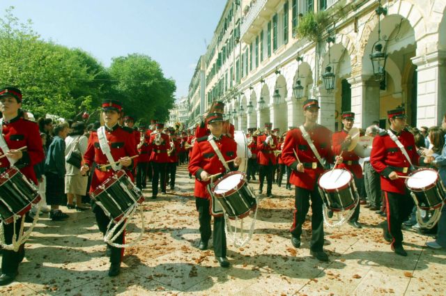 Εντός συνόρων στρέφονται οι Ελληνες το Πάσχα