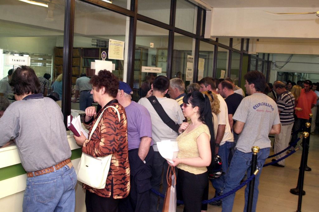 Ρύθμιση «πακέτο» για χρέη από φόρους και εισφορές