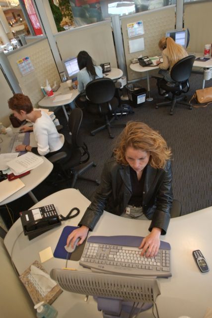 Κατά 27% μειώθηκαν οι μσθοί από τον Ιούνιο του 2010