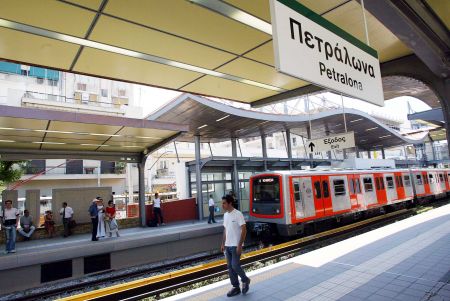 Νεκρός 47χρονος που έπεσε στις ράγες του ηλεκτρικού σιδηροδρόμου στον σταθμό των Πετραλώνων