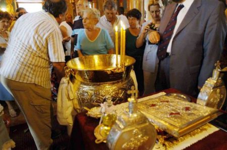 Μητρόπολη Πατρών: Τέλος στα δύο ονόματα και στους ανήλικους νονούς