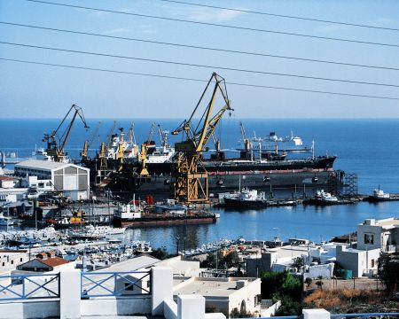 Να συνεχιστεί η λειτουργία των Ναυπηγείων Νεωρίου αποφασίστηκε σε σύσκεψη