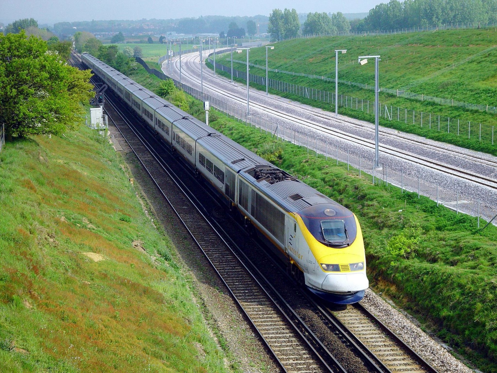 Γαλλία: Εγκλωβισμός εκατοντάδων επιβατών σε δύο τρένα της Eurostar