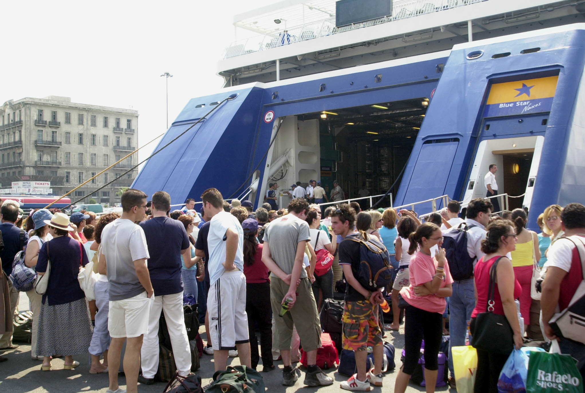 ΕΛΣΤΑΤ: Αυξήθηκε η διακίνηση επιβατών στα ελληνικά λιμάνια το δ’ τρίμηνο 2013