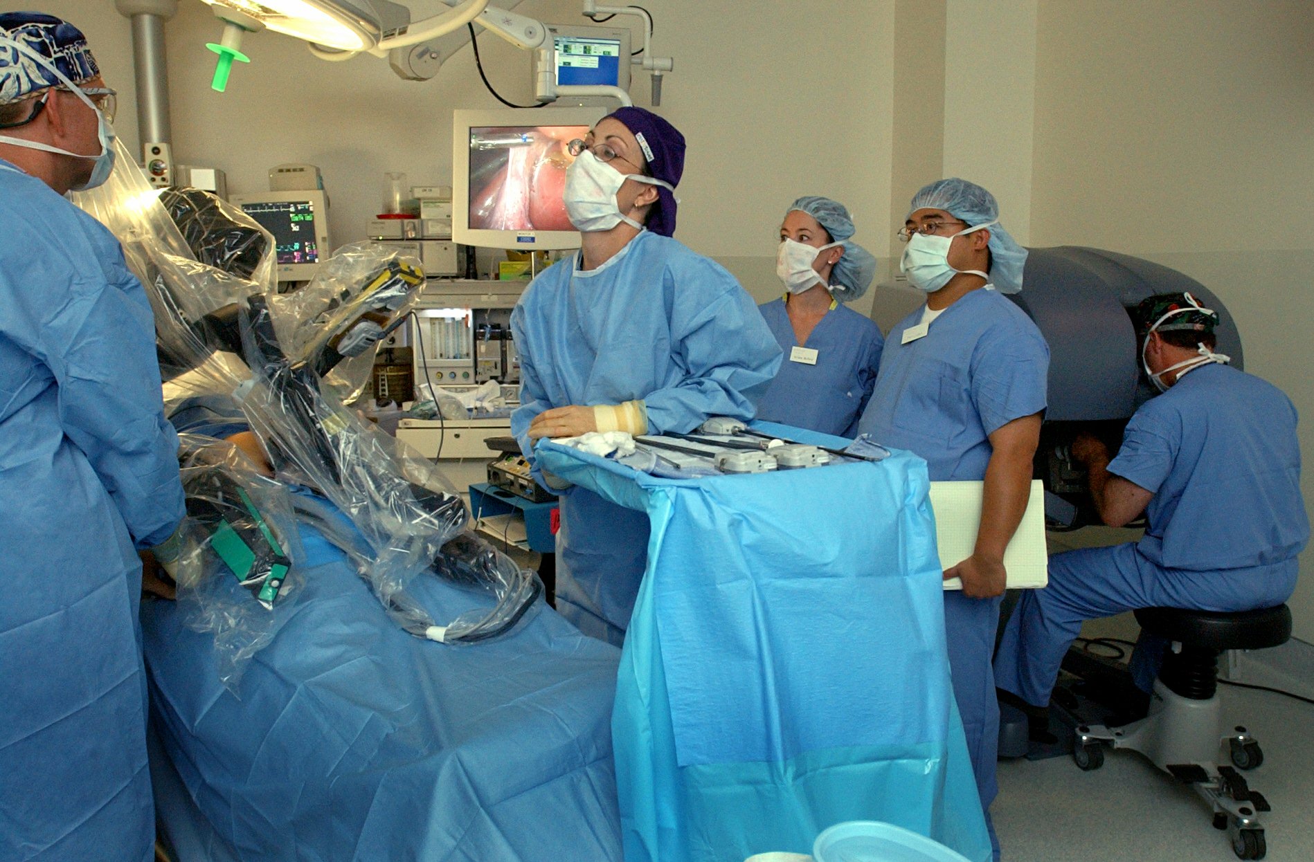 Ρομποτική χειρουργική από σήμερα Τετάρτη στο Λαϊκό