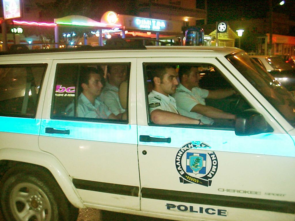 Συλλήψεις για το «αέριο γέλιου» στο Φαληράκι της Ρόδου