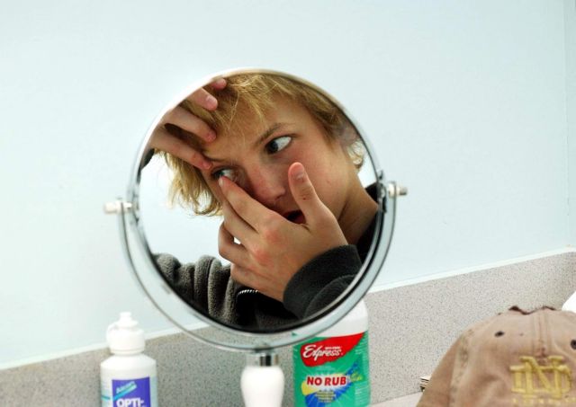 Καμία επαφή με τους… φακούς επαφής στον ύπνο