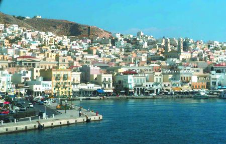 Αμερικανο-κινεζική «απόβαση» στη Σύρο