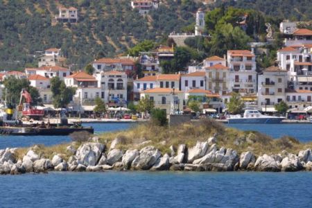 Τραγική εκτιμούν οι πλοίαρχοι την κατάσταση του λιμανιού της Σκιάθου