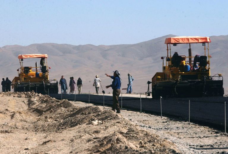 ΗΠΑ: Εκατομμύρια δολάρια χάνονται στην ανοικοδόμηση του Αφγανιστάν | tovima.gr
