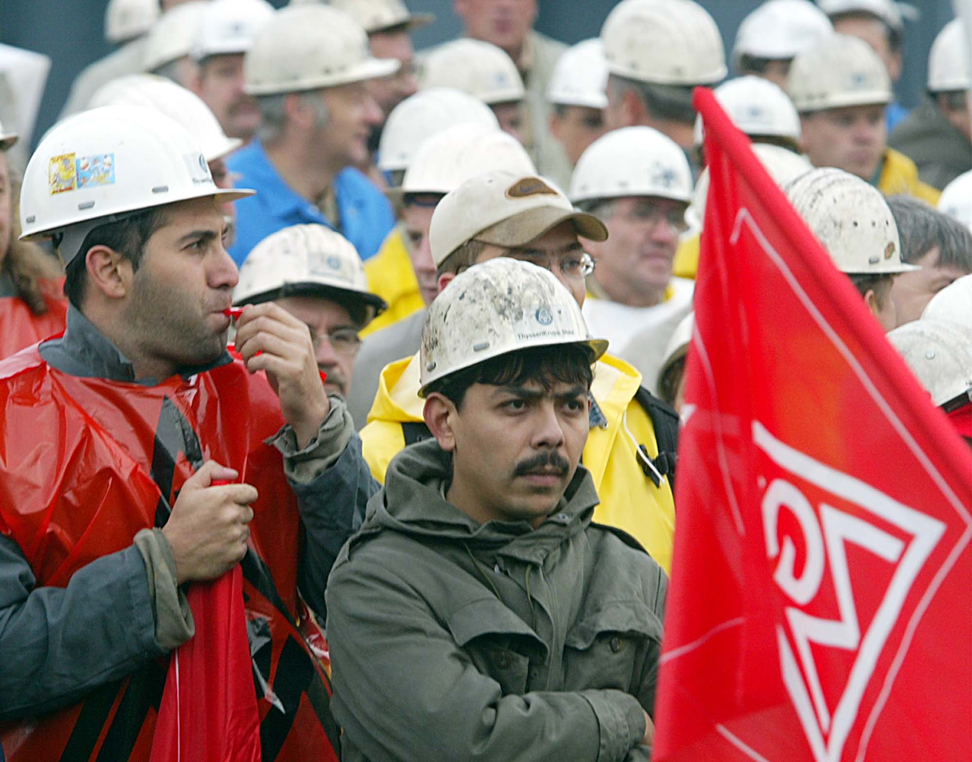 Γερμανία: Απεργίες  ανακοίνωσαν οι εργαζόμενοι στη μεταλλουργία