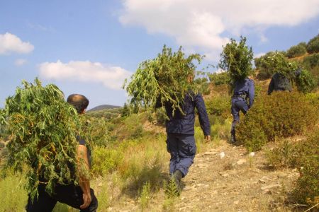 Ουρουγουάη: Να αλλάξουν στρατηγική ΗΠΑ και ΕΕ για την κάνναβη