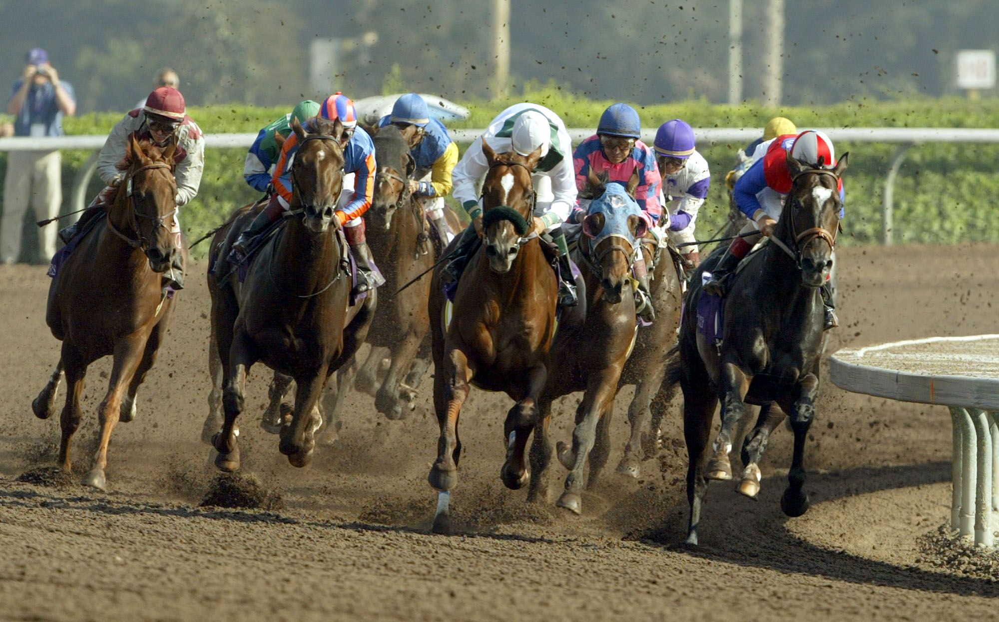 Η Intralot προσέφυγε στο ΣτΕ για το ιπποδρομιακό στοίχημα