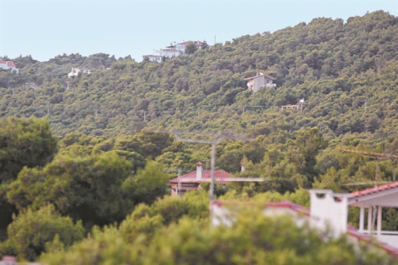 Αυθαίρετα στην τσιμπίδα του… γείτονα