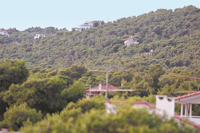 Αυθαίρετα στην τσιμπίδα του… γείτονα