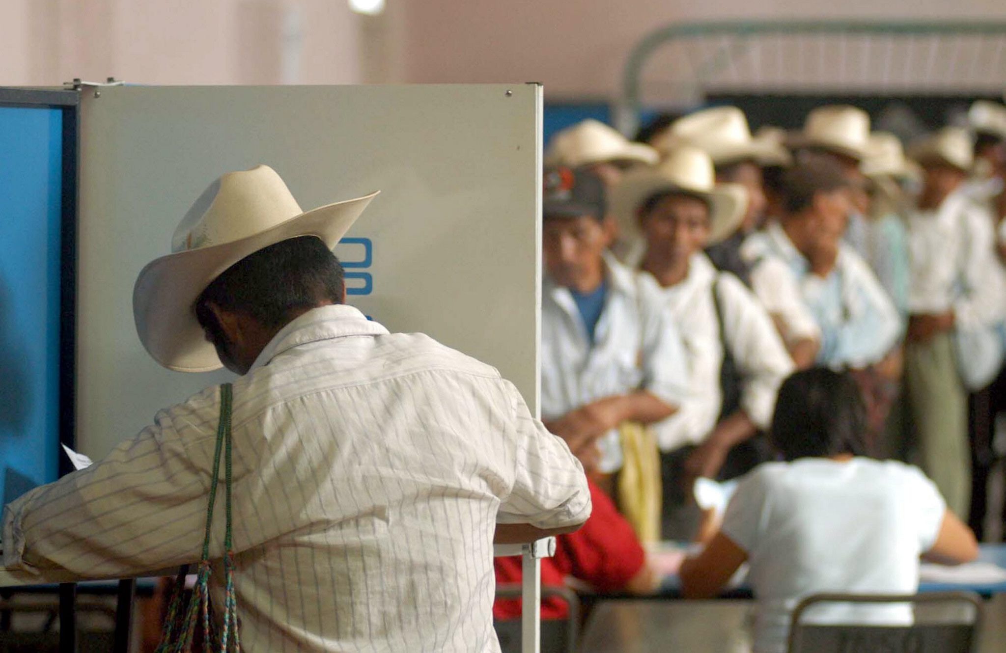 Γουατεμάλα: Δύο δεξιοί αναμετρώνται στον β’ γύρο των προεδρικών εκλογών