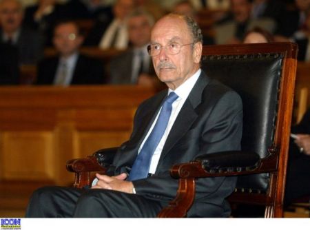 Πλήθος κόσμου αποχαιρέτησε τον Κωστή Στεφανόπουλο