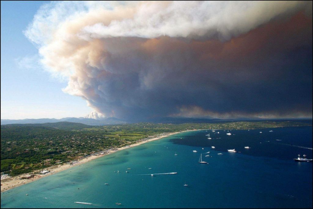 Τέσσερις πυροσβέστες τραυματίες στα πύρινα μέτωπα της Ν.Γαλλίας