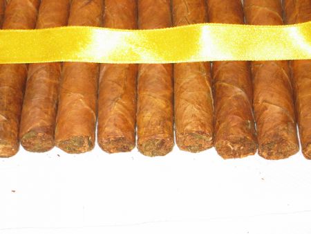 Τα πούρα και τα πουράκια αναβάλουν την αύξηση στα τσιγάρα