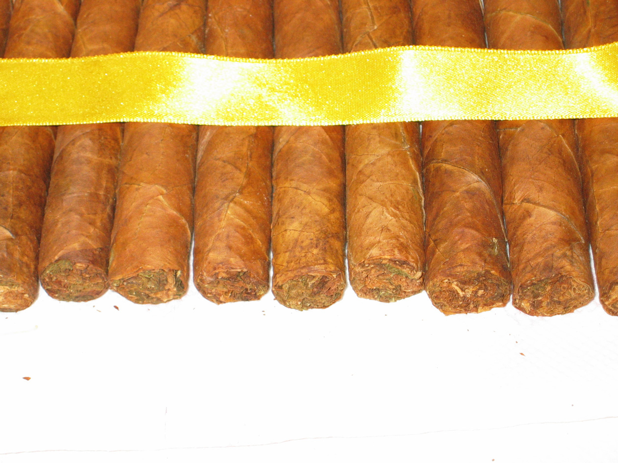 Τα πούρα και τα πουράκια αναβάλουν την αύξηση στα τσιγάρα