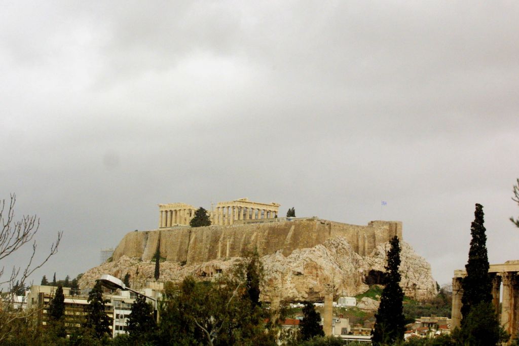 Καιρός: Τοπικές βροχές και πτώση της θερμοκρασίας