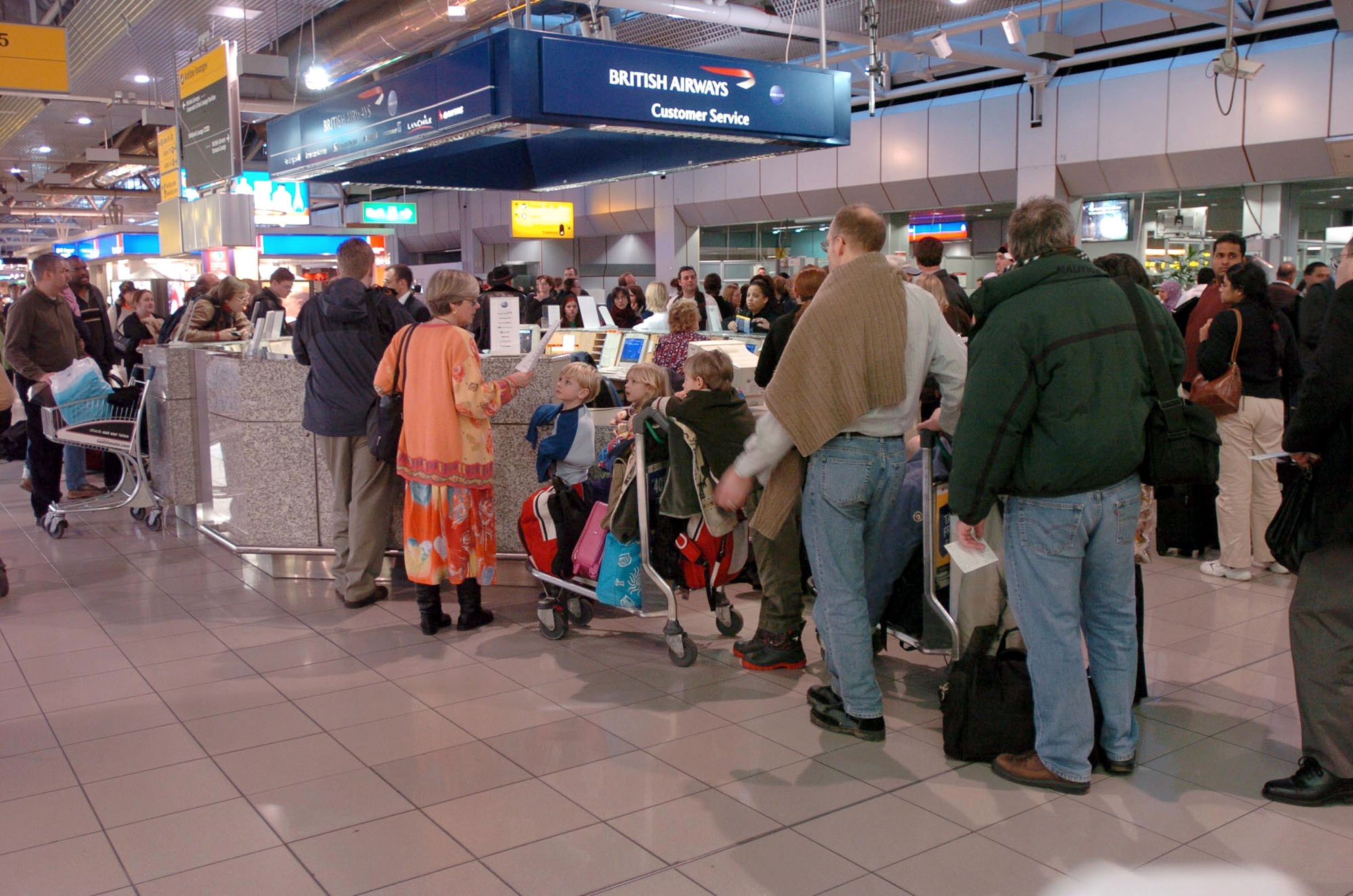 Βρετανία: Ετοιμη να… αποκλείσει μετανάστες από την Ελλάδα