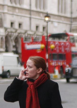 Κομισιόν: Οικονομικός παραλογισμός τα τέλη περιαγωγής εντός ΕΕ